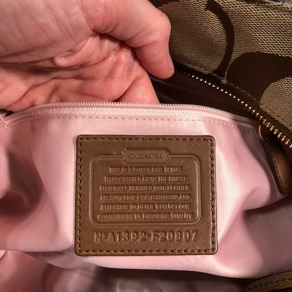 Large Coach Signature Logo Handbag With Gold Hardware - Picture 7 of 16